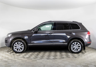 Подержанный автомобиль Volkswagen Touareg 2012 года (8 фото)
