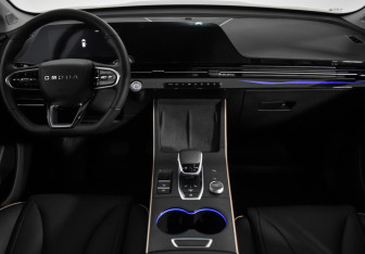 Подержанный автомобиль Omoda C5 2023 года (14 фото)