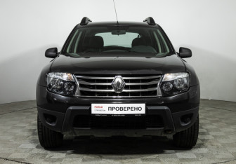 Подержанный автомобиль Renault Duster 2014 года (2 фото)