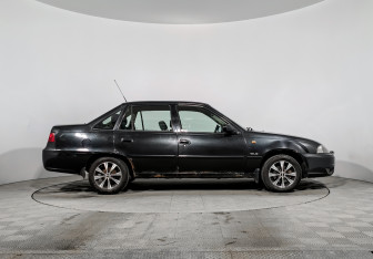 Подержанный автомобиль Daewoo Nexia Sedan 2012 года (4 фото)