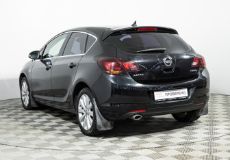 Подержанный автомобиль Opel Astra Hatchback 2012 года (7 фото)