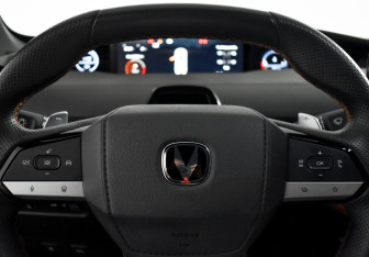 Подержанный автомобиль Changan UNI-V 2023 года (20 фото)