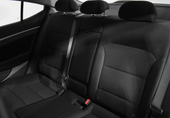 Подержанный автомобиль Hyundai Elantra Sedan 2019 года (14 фото)