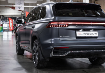 Подержанный автомобиль Geely Monjaro 2024 года (10 фото)