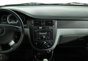 Подержанный автомобиль Daewoo Gentra Sedan 2014 года (14 фото)