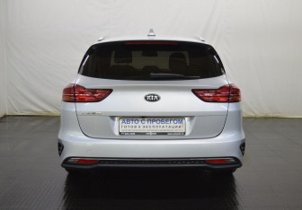 Подержанный автомобиль Kia Ceed Wagon 2021 года (6 фото)