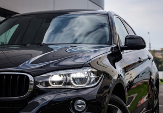 Подержанный автомобиль BMW X6 2016 года (2 фото)