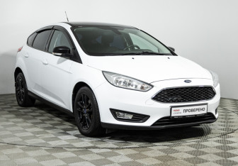 Подержанный автомобиль Ford Focus Hatchback 2017 года (3 фото)