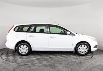 Подержанный автомобиль Ford Focus Wagon 2010 года (4 фото)