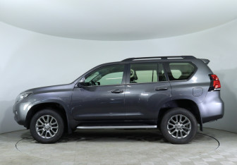 Подержанный автомобиль Toyota Land Cruiser Prado 2019 года (9 фото)