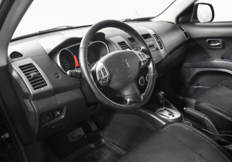 Подержанный автомобиль Peugeot 4007 2008 года (9 фото)