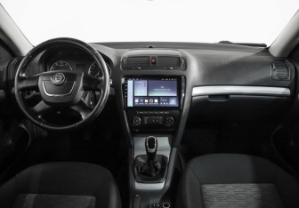 Подержанный автомобиль Skoda Octavia Liftback 2012 года (10 фото)