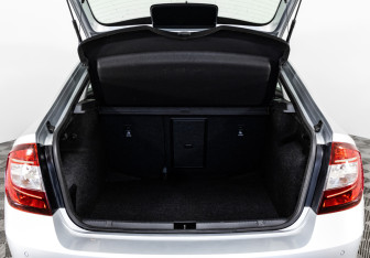 Подержанный автомобиль Skoda Rapid Liftback 2018 года (19 фото)