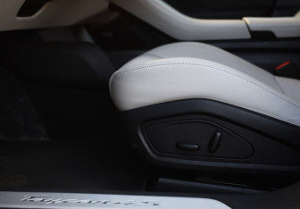 Подержанный автомобиль Porsche Taycan 2021 года (31 фото)