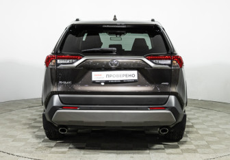 Подержанный автомобиль Toyota RAV4 2020 года (6 фото)