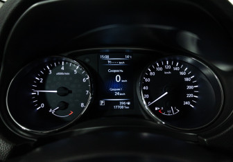 Подержанный автомобиль Nissan X-Trail 2016 года (13 фото)