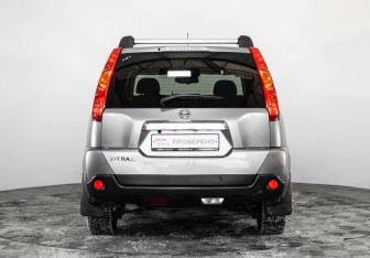 Подержанный автомобиль Nissan X-Trail 2010 года (6 фото)