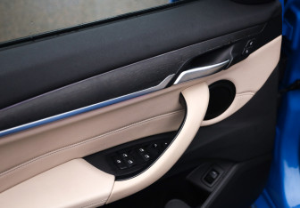 Подержанный автомобиль BMW X1 2021 года (22 фото)