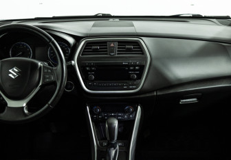 Подержанный автомобиль Suzuki SX4 Hatchback 2014 года (14 фото)