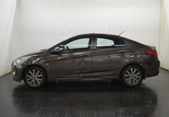 Подержанный автомобиль Hyundai Solaris Sedan 2015 года (8 фото)