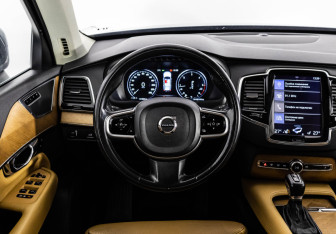 Подержанный автомобиль Volvo XC90 2015 года (13 фото)