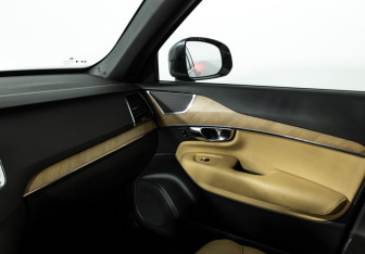 Подержанный автомобиль Volvo XC90 2017 года (21 фото)