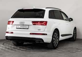 Подержанный автомобиль Audi Q7 2016 года (5 фото)