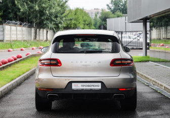 Подержанный автомобиль Porsche Macan 2017 года (7 фото)