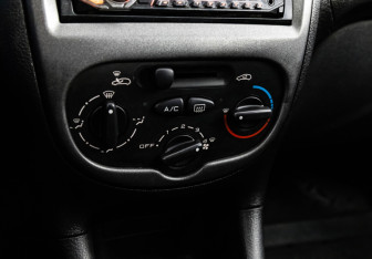 Подержанный автомобиль Peugeot 206 Hatchback 2008 года (11 фото)