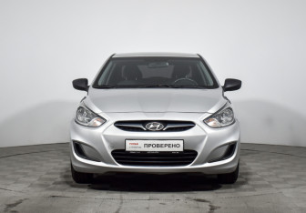Подержанный автомобиль Hyundai Solaris Sedan 2012 года (2 фото)