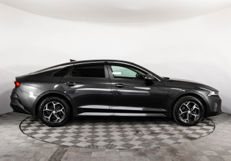 Подержанный автомобиль Kia K5 2021 года (6 фото)