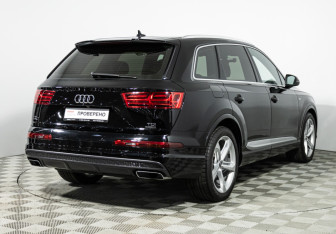 Подержанный автомобиль Audi Q7 2017 года (5 фото)