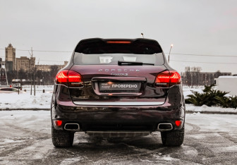 Подержанный автомобиль Porsche Cayenne 2014 года (8 фото)