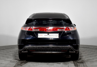 Подержанный автомобиль Honda Civic Hatchback 2008 года (6 фото)