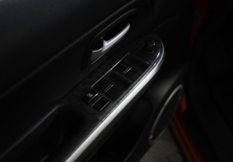 Подержанный автомобиль Suzuki Grand Vitara 2010 года (13 фото)