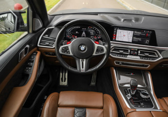 Подержанный автомобиль BMW X5 M 2021 года (15 фото)
