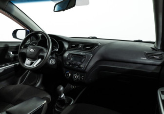Подержанный автомобиль Kia Rio Hatchback 2013 года (9 фото)