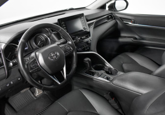 Подержанный автомобиль Toyota Camry Sedan 2022 года (9 фото)