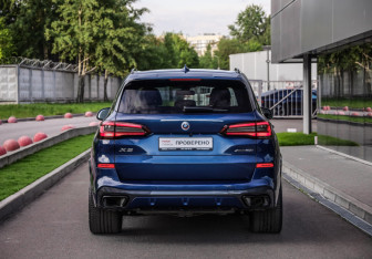 Подержанный автомобиль BMW X5 2023 года (8 фото)