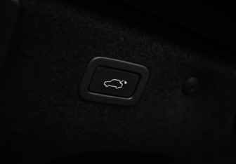 Подержанный автомобиль Jaguar XF Sedan 2016 года (37 фото)