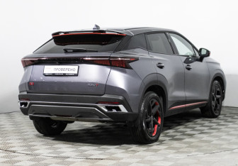 Подержанный автомобиль Omoda C5 2022 года (5 фото)