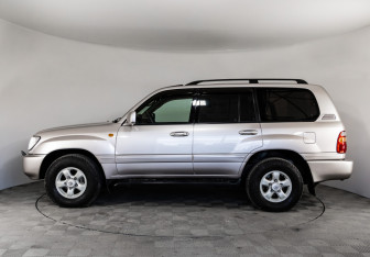 Подержанный автомобиль Toyota Land Cruiser Suv 1999 года (8 фото)