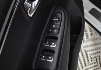 Подержанный автомобиль Kia Rio Hatchback 2017 года (20 фото)