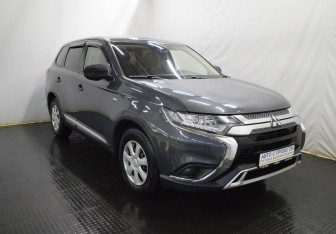 Подержанный автомобиль Mitsubishi Outlander 2019 года (3 фото)