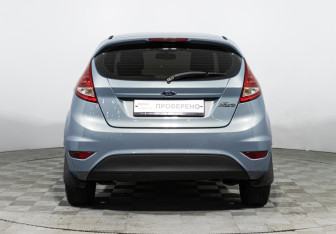 Подержанный автомобиль Ford Fiesta Hatchback 2009 года (6 фото)