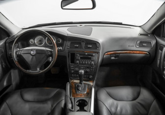 Подержанный автомобиль Volvo XC70 2006 года (10 фото)