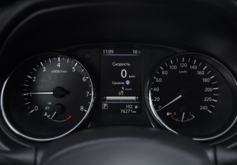 Подержанный автомобиль Nissan X-Trail 2022 года (13 фото)