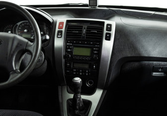 Подержанный автомобиль Hyundai Tucson 2008 года (14 фото)