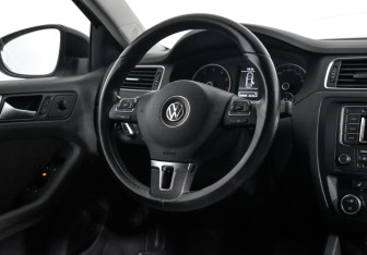 Подержанный автомобиль Volkswagen Jetta Sedan 2013 года (15 фото)