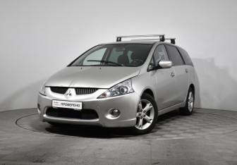 Подержанный автомобиль Mitsubishi Grandis 2008 года (1 фото)